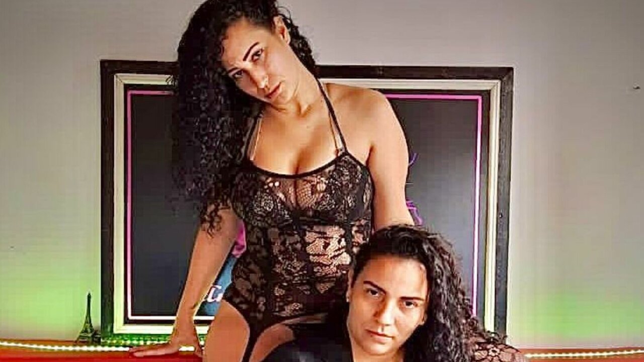 Enter SandraAndCarmen live cam